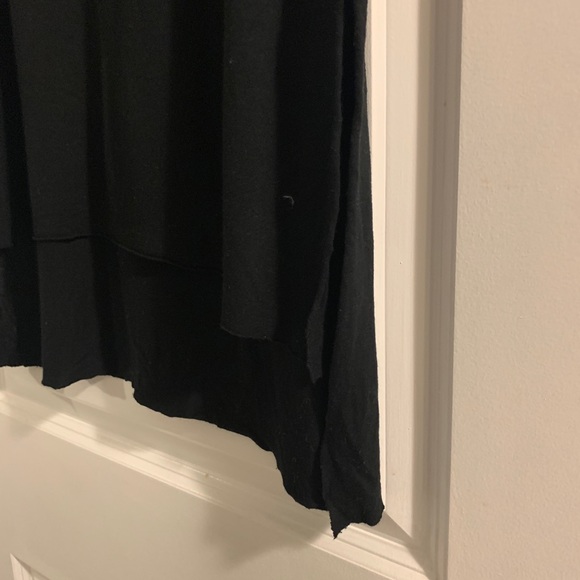 Twin Slide Slit Solid Tee (Black) - Picture 2 of 3